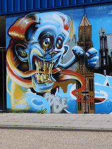 915154 Afbeelding van het linkerdeel van het graffitikunstwerk 'IKEA' van 'GRAFFITIFUN' aan de gevel van het gebouw van ...